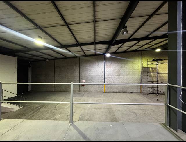 1,069M² WAREHOUSE TO LET IN BRIARDENE